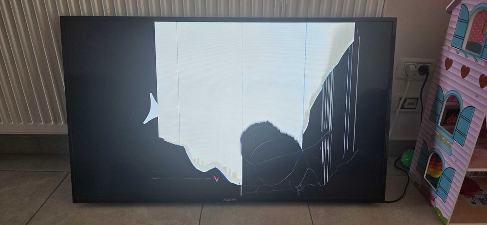 Televizor Allview 42” pentru piese – display spart