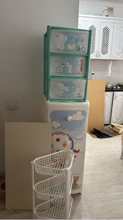 Продам две пластмассовые тумбы