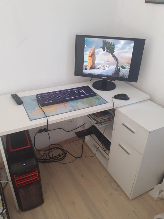 Vand birou  alb  pe colt