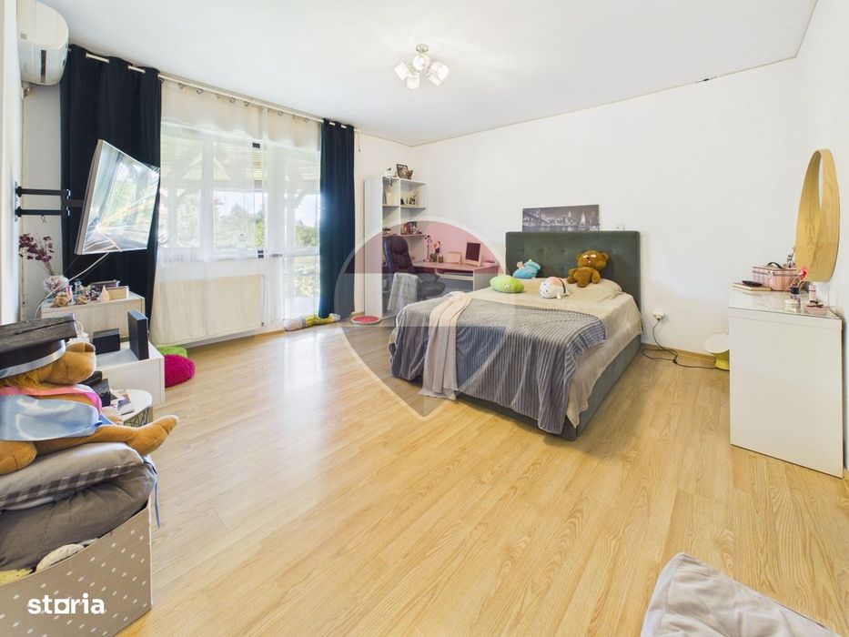 Vilă 10 camere + spațiu comercial | teren 1.300 mp | Otopeni 23 August