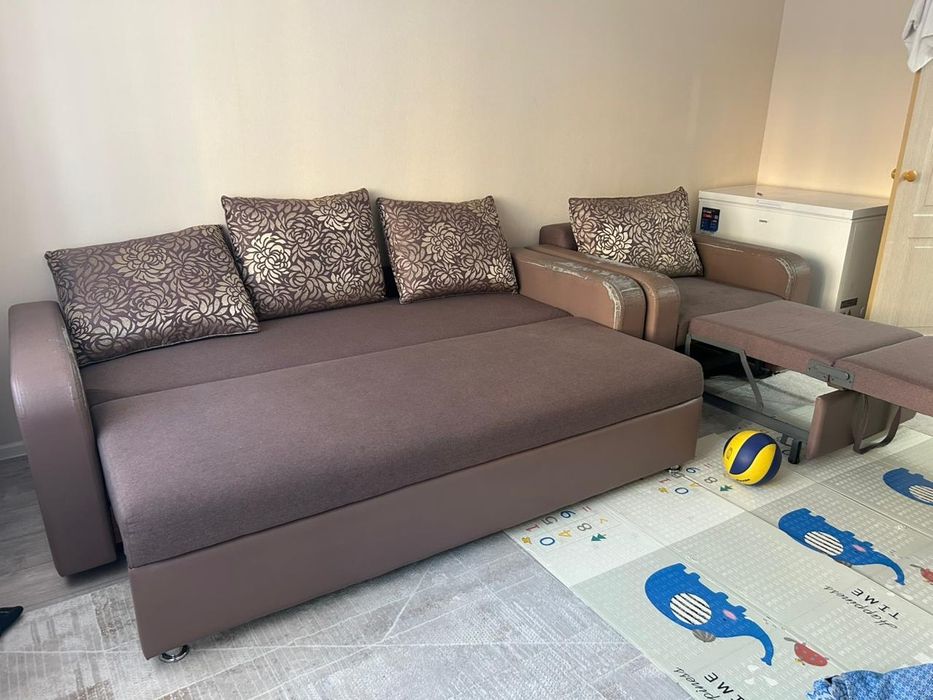 Продам диван с креслом