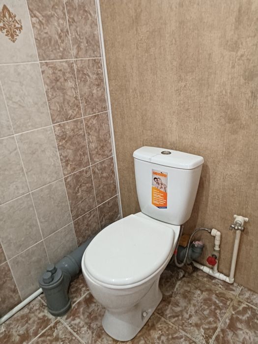 Продам унитаз  санита