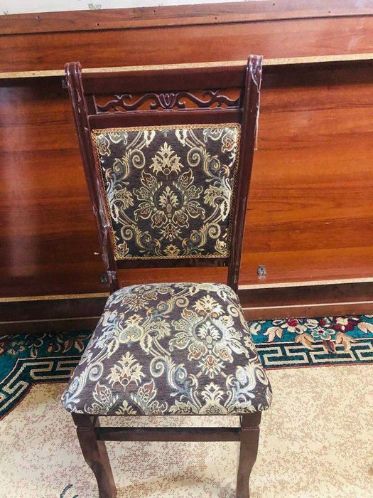 Stol stul b/u. Stol xontaxta boladi. 12 kiwili.