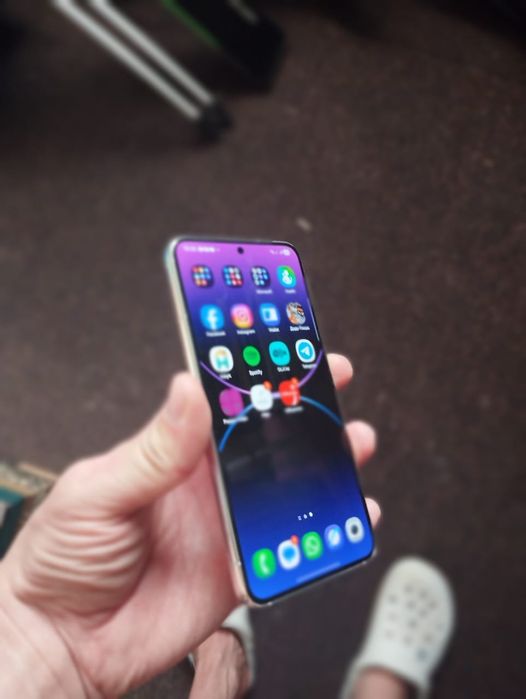 Продам Samsung S22