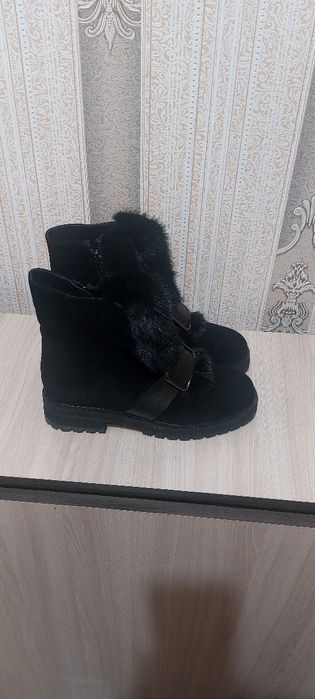 продам женские зимние ботинки