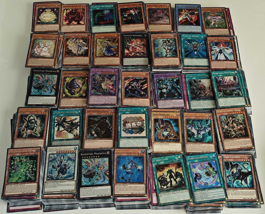 Vând colectie de 2500-3000 de cărți Yu-Gi-Oh! originale