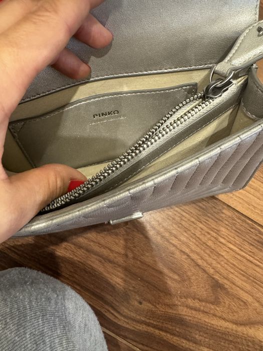 Луксозна кожена чанта PINKO в сребристо