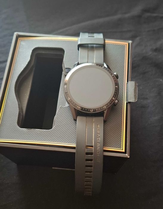 Продавам смарт часовник Huawei Watch GT2 46mm и обикновен часовник Casio W-756D