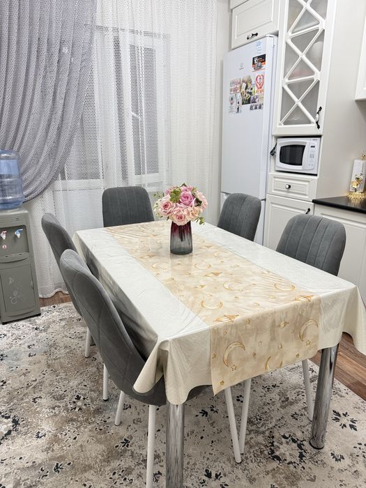 Срочно продам стол с стульями