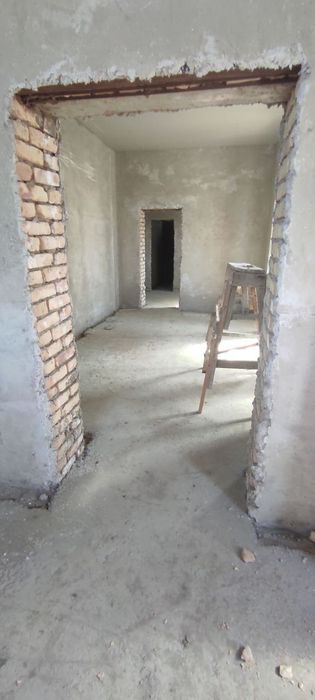 Мангит шахрида 2 этажи уй сотилади.