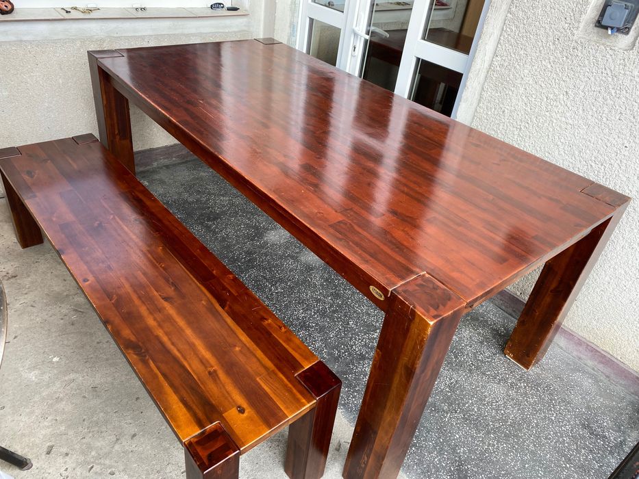 Masă fixă din lemn integral masiv cu banca