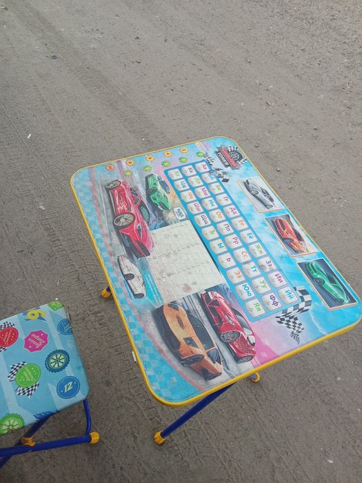Детский столик со стулом