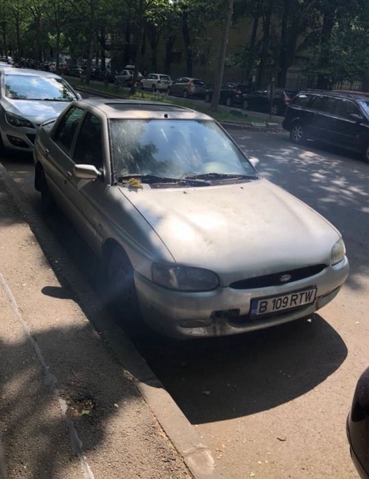 Ford Escort MK6 sedan