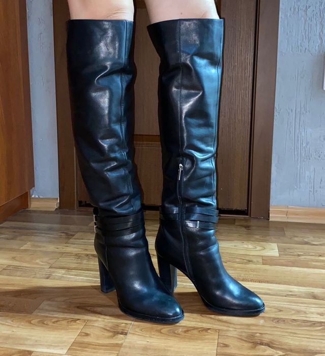 Продам женские сапоги