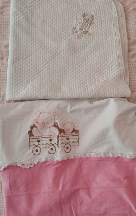 Бебешки спални комплекти, кърпи, завивки, лигавници  Обща цена 50 лв