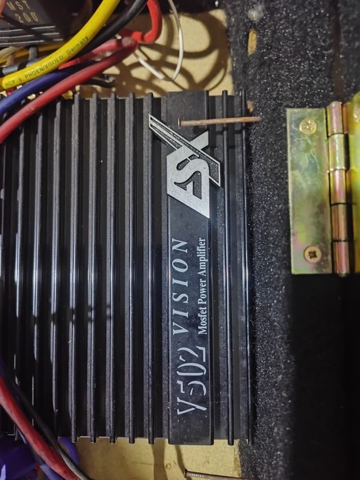 Автомобилна музика комплект усилватели / бушони / филтри / кабели