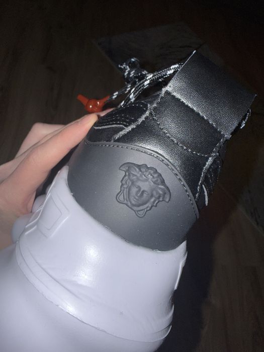 adidasi versace chain reaction