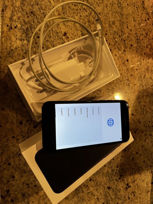 Продавам iPhone XS 64 GB