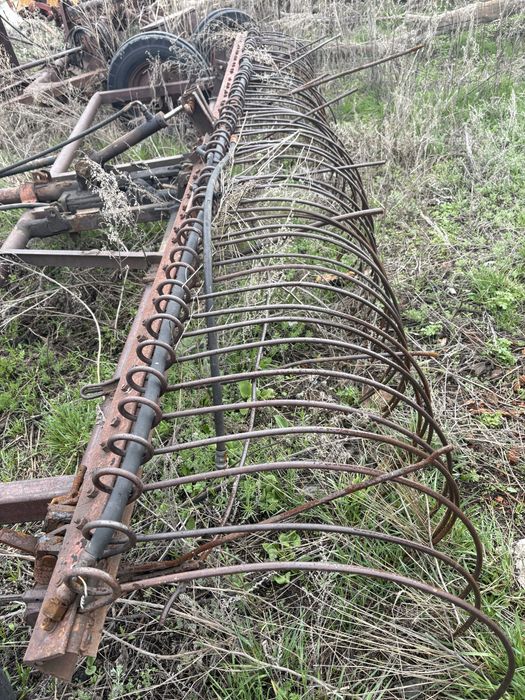 Продам косилку двух бруска и грабли.