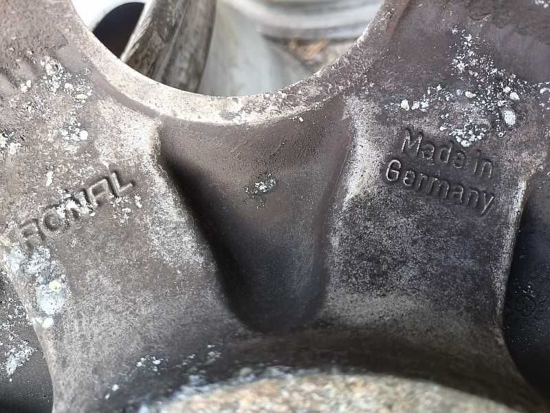 Продам оригинальные легкосплавные диски на Mercedes 124