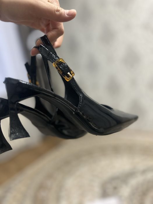 Остроносые туфли