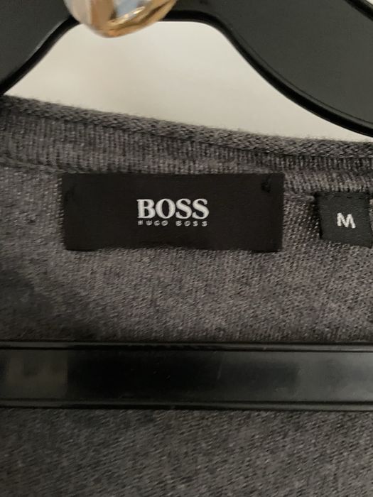 Pulovar Boss gri in conditii foarte bune