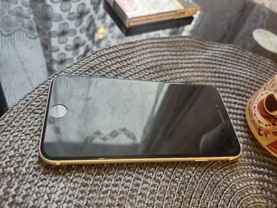 Продавам iPhone 8s