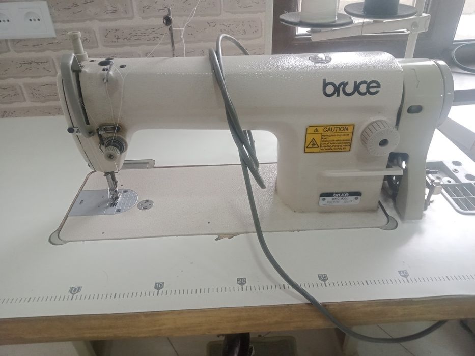 Bruce tikuv mowinasi