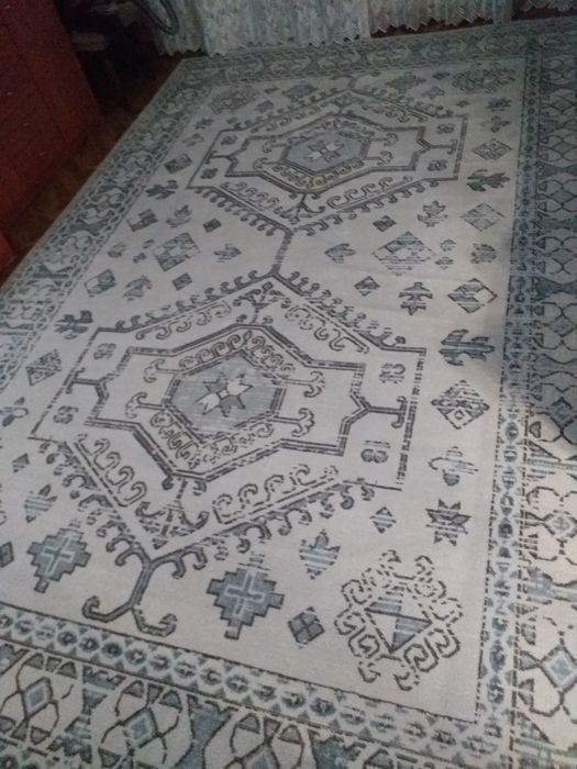 Продаётся абсолютно новый ковёр.