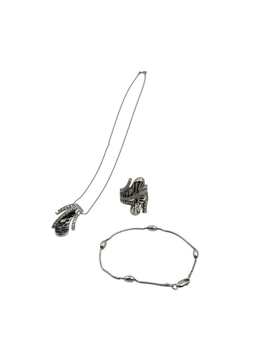 Сребърен комплект висулка ,пръстен .колие и гривна