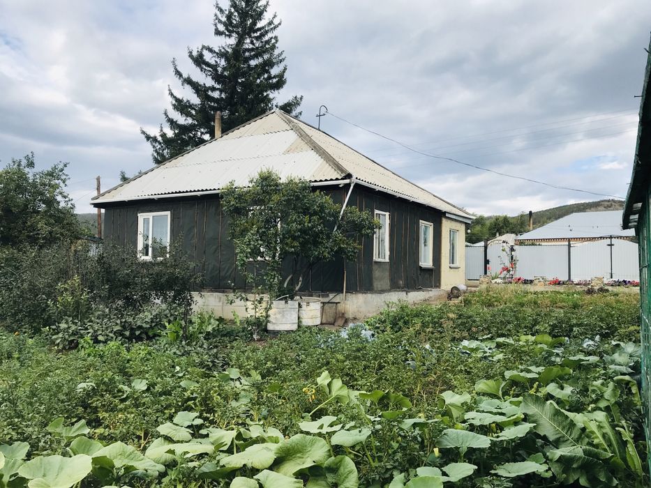 Деревянный дом в предгорьях