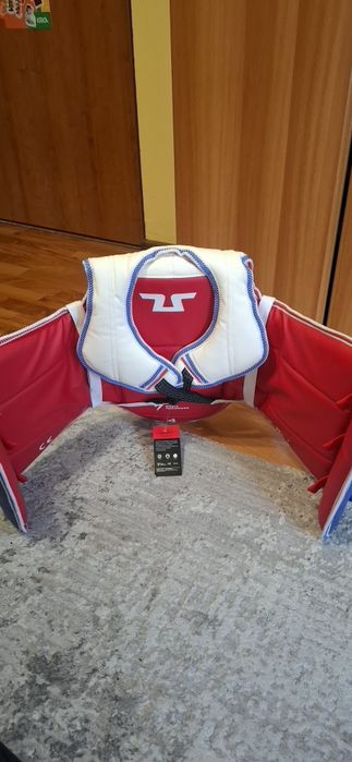 Vand veste pentru taekwondo noua