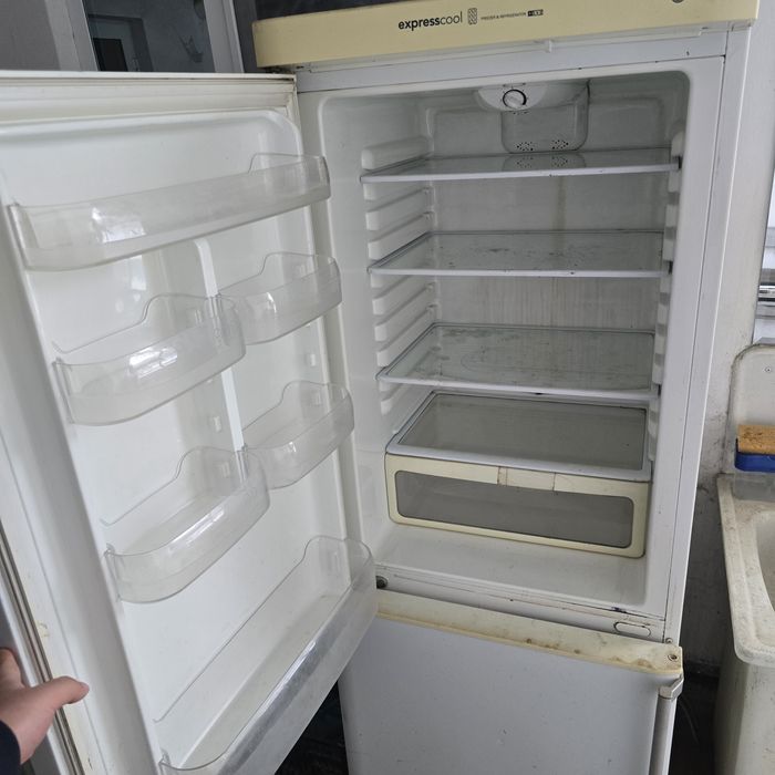 Срочно продаётся холодильник