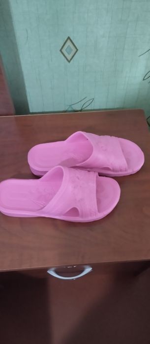 Шлепки Женские - гелевые новые.