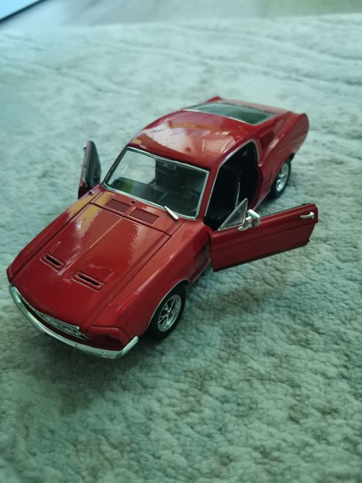 Играчки за различни възрасти момче