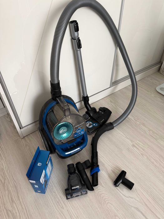 Прахосмукачка Philips 5000 series 900W + нови филтри