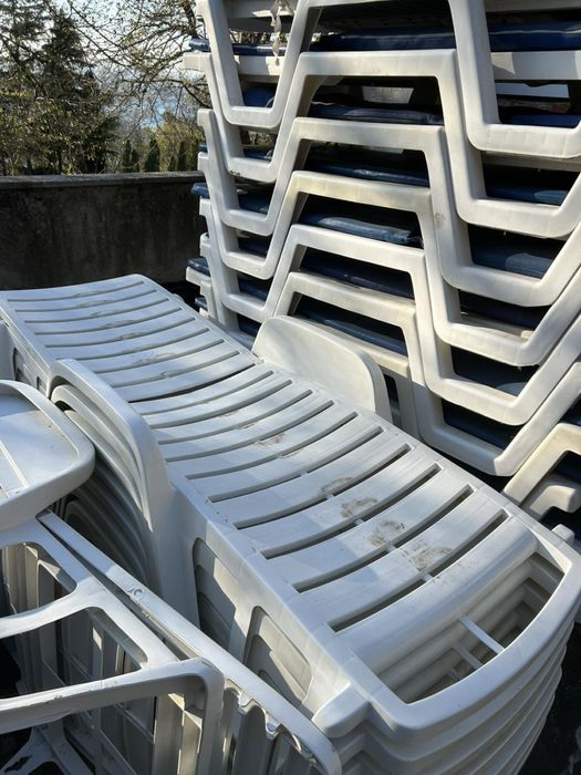 Запазени градински шезлонзи