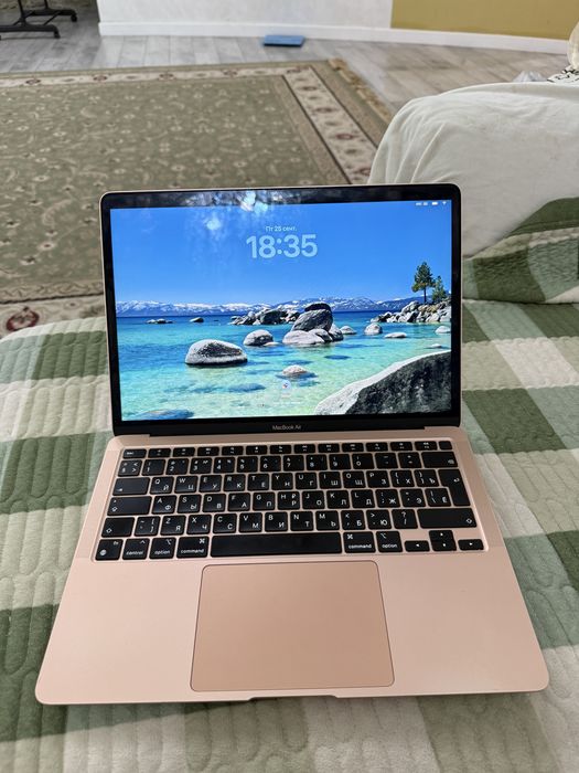 MacBook M1 2020 в отличном состоянии