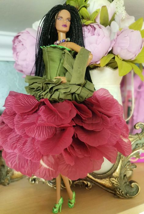 Разкошна модна кукла с дизайнерска рокля