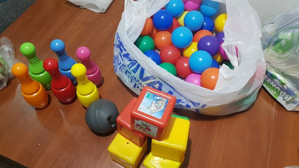 Продам детские игрушки для мальчико и девочек