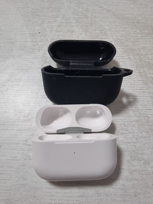 Продам кейс от наушник AirPods Pro 1
