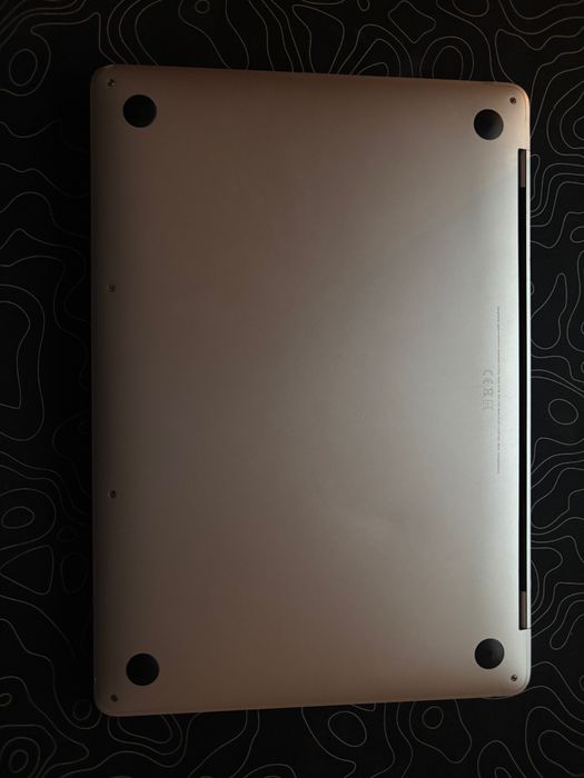 Продам MacBook Pro 2017 года