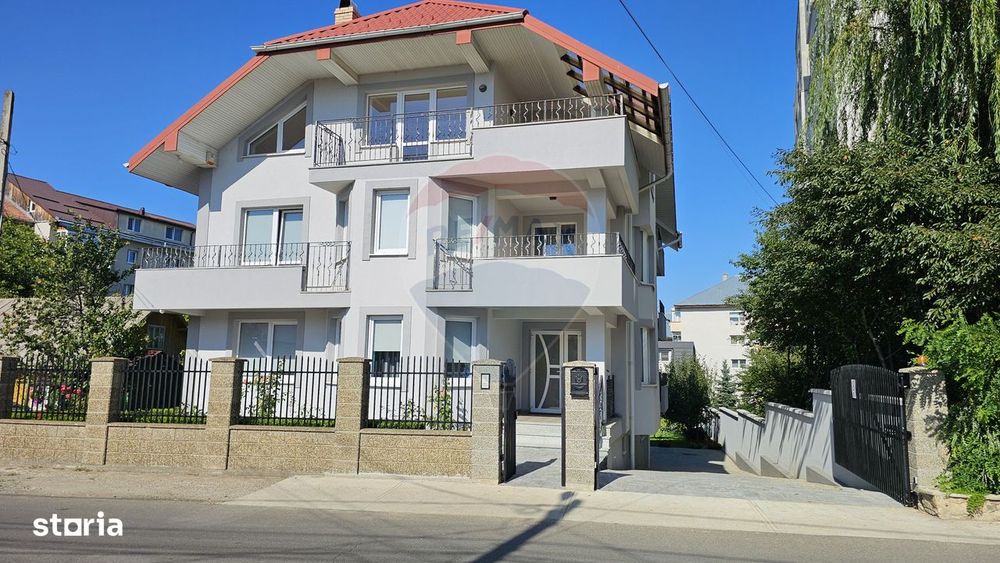 Casă / Vilă de lux cu 8 camere de vânzare in Obcini, Suceava