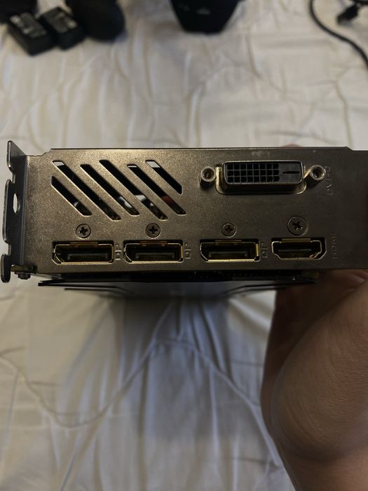 Vând: Gigabyte Radeon RX 570 Gaming 4G