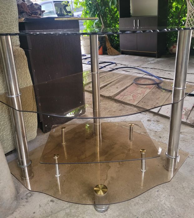 Стеклянный столик