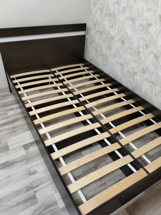 Продам срочно кровать без матраса