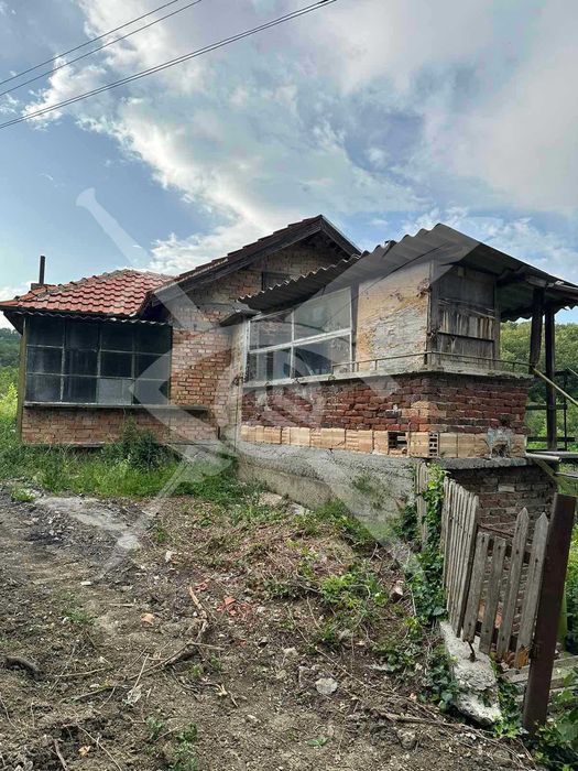 Двуетажна къща в гр. Айтос