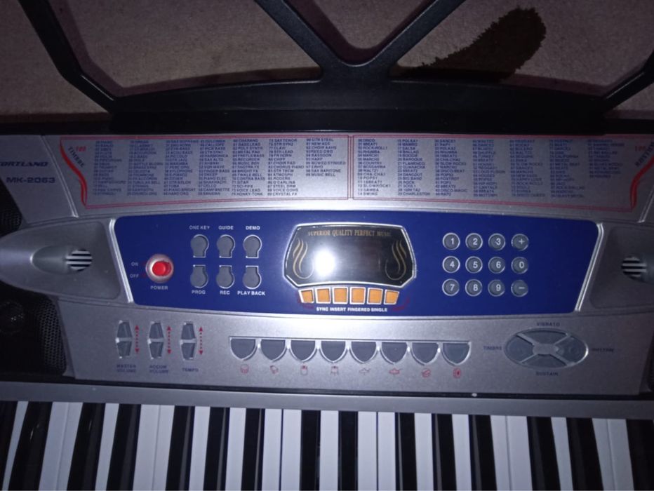 продам синтезатор