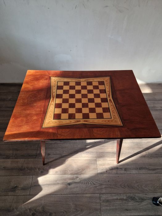 Шахматный столик