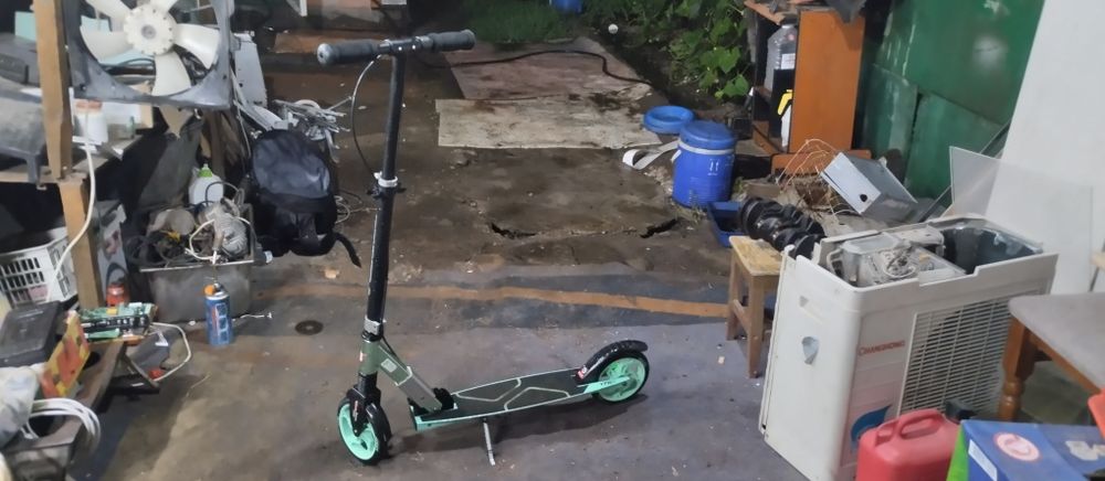 Продам самокат Roces175